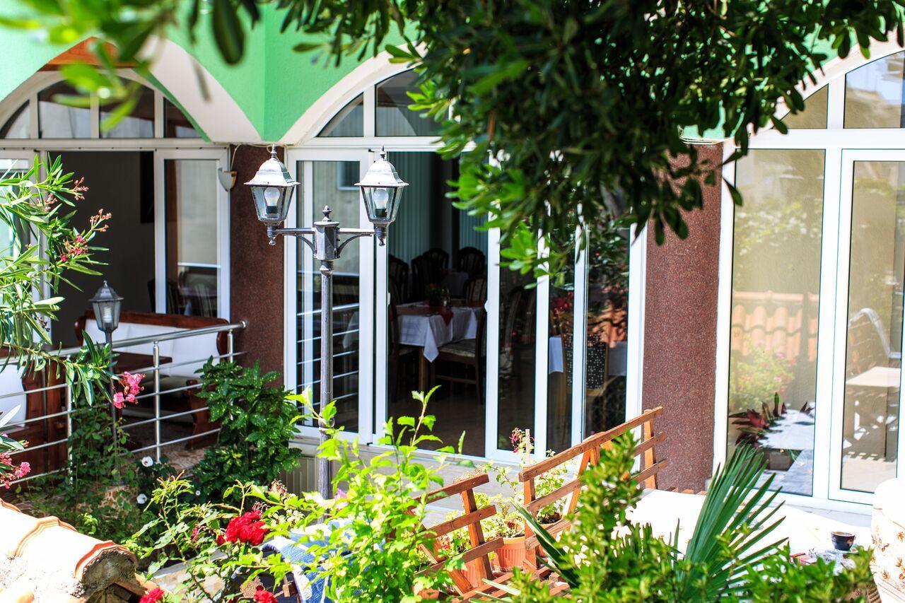 Hotel Hoti Ulcinj Esterno foto
