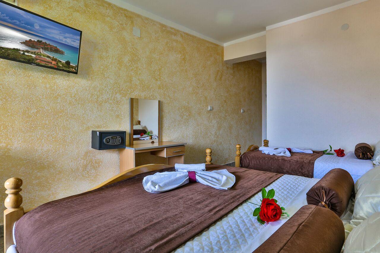 Hotel Hoti Ulcinj Esterno foto