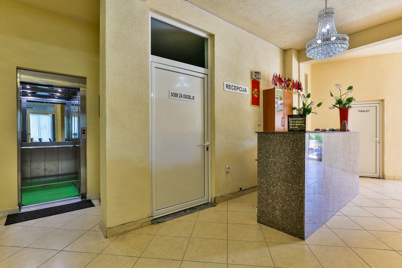 Hotel Hoti Ulcinj Esterno foto