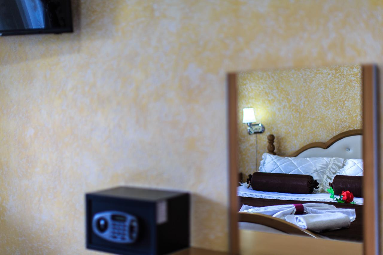 Hotel Hoti Ulcinj Esterno foto