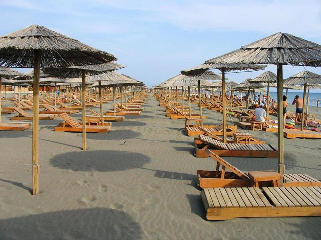 Hotel Hoti Ulcinj Esterno foto