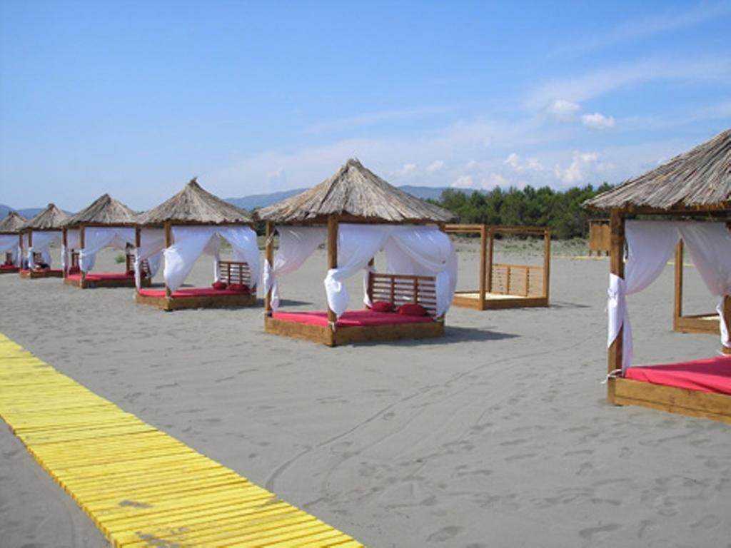 Hotel Hoti Ulcinj Esterno foto