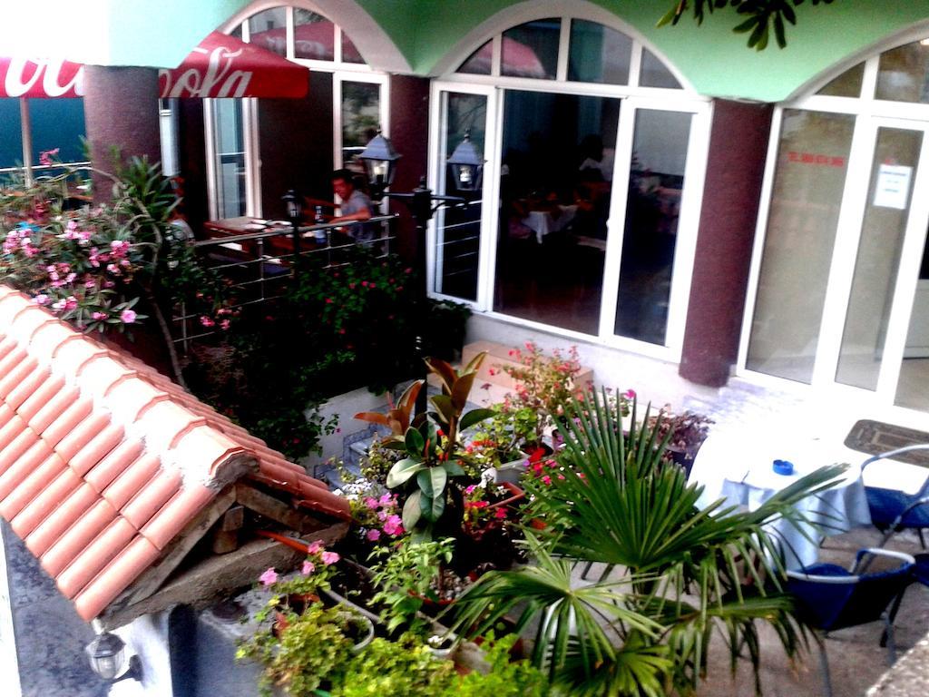 Hotel Hoti Ulcinj Esterno foto
